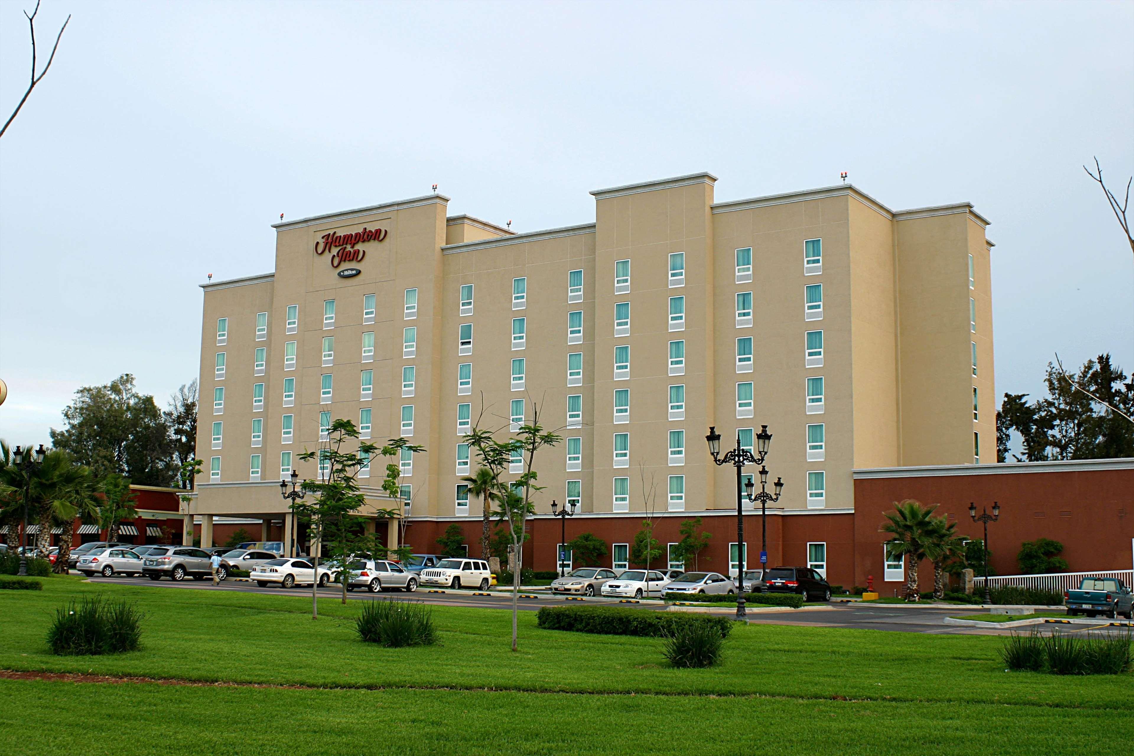 Hampton Inn By Hilton Guadalajara-Aeropuerto Exterior photo