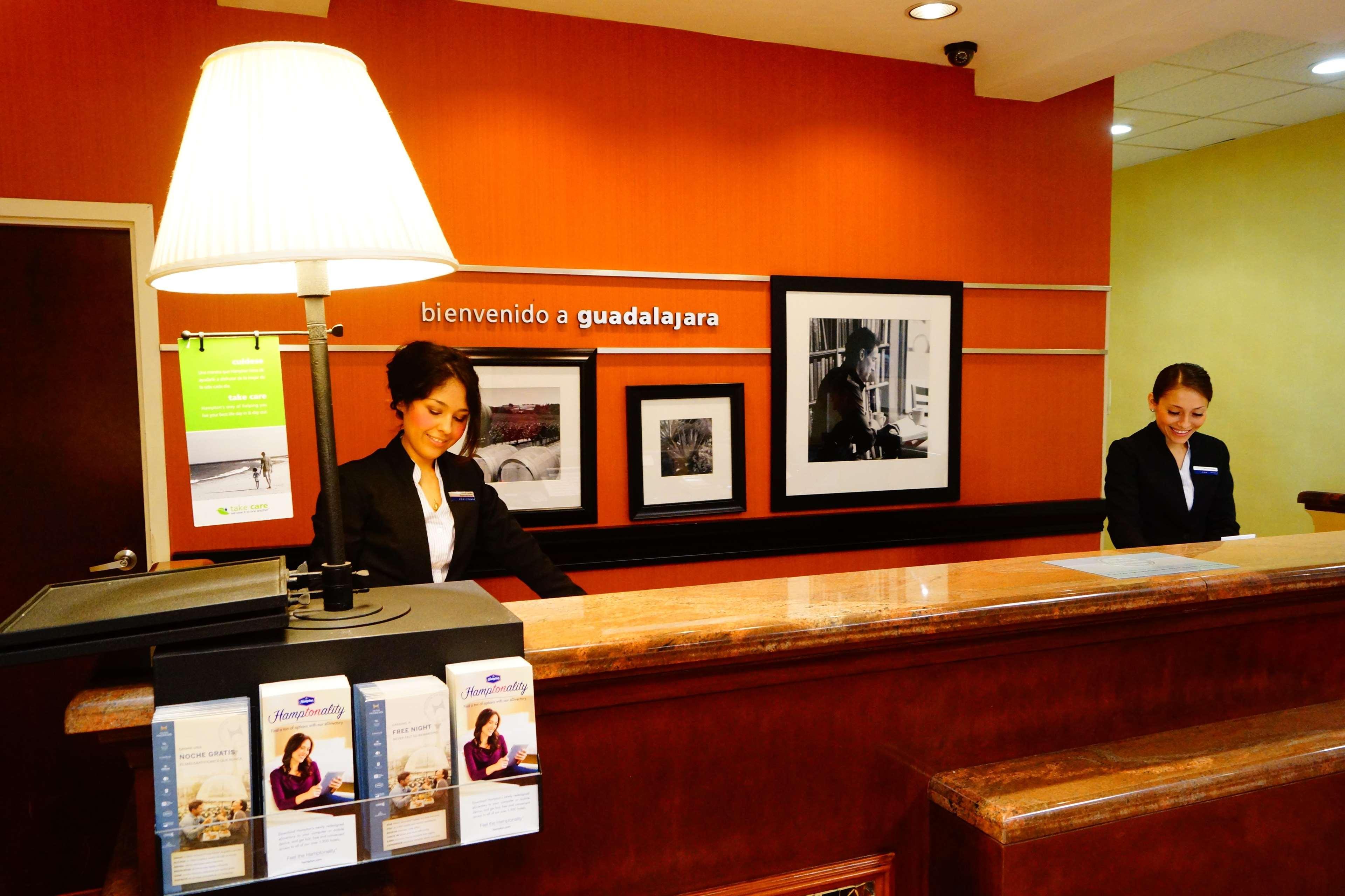Hampton Inn By Hilton Guadalajara-Aeropuerto Exterior photo